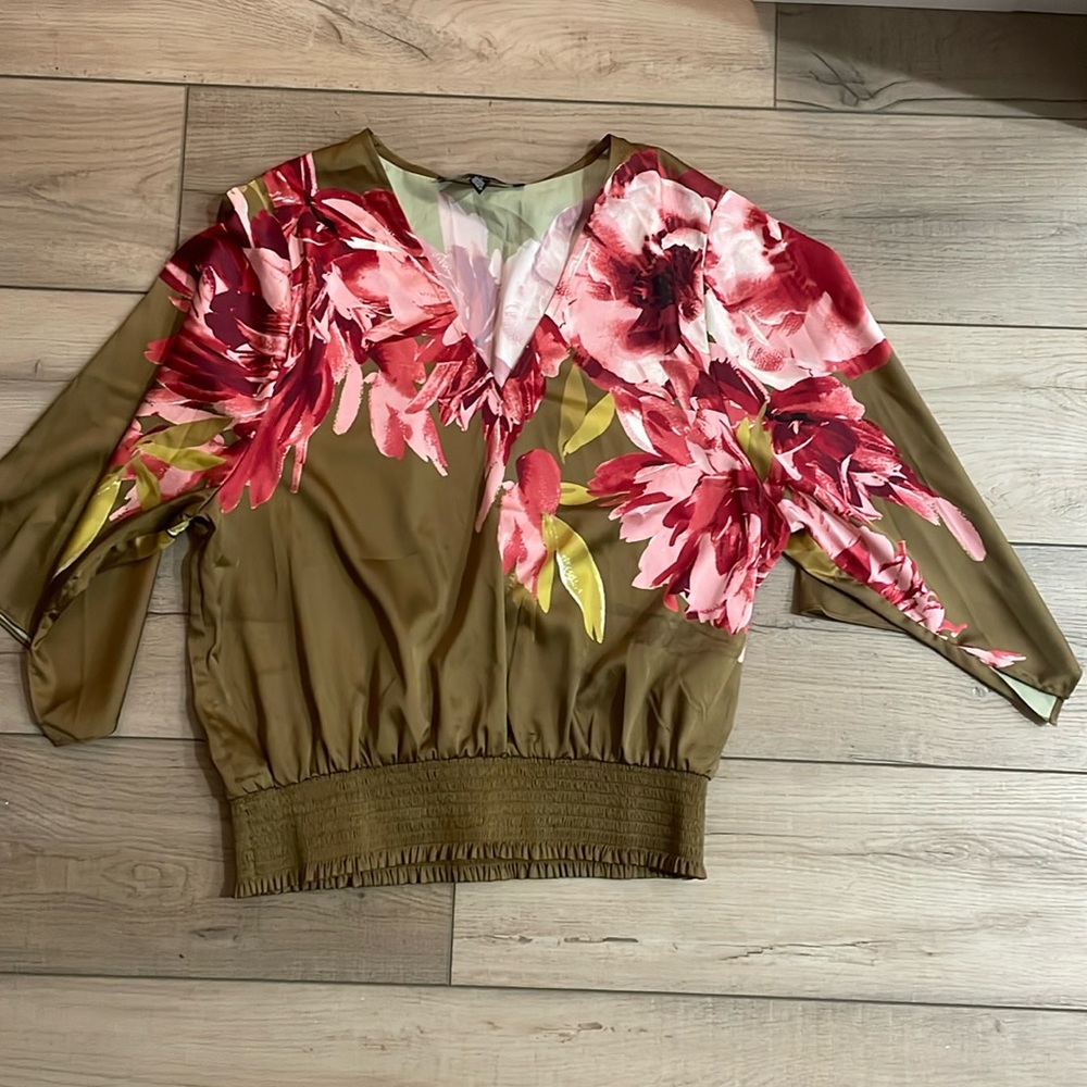 WHITE HOUSE BLACK MARKET floral blouse